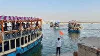 HH Swamiji and Yatri-s board 4 Bajra boats from Namo Ghat and depart for Raja Ghathi (26.03.2025)
